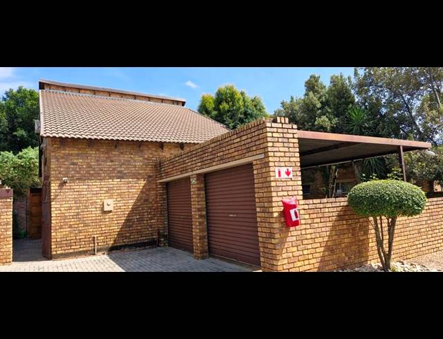 3 BEDROOM APARTMENT FOR SALE IN WILGEHEUWEL